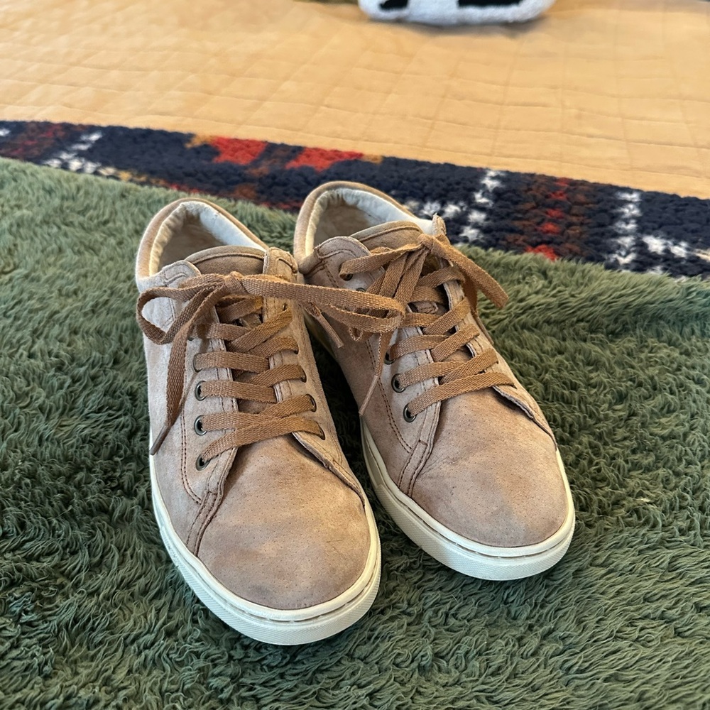 UGG Women’s Tomi Sneakers - Picture 4 of 10
